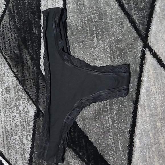 Victoria Secret 2012 LOW-RISE LACE TRIM LEOPARD & BLACK THONGS BUNDLE - Picture 3 of 16